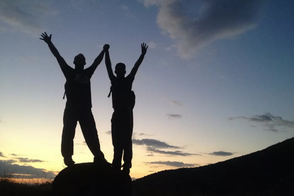 success-couple-on-mountain-top
